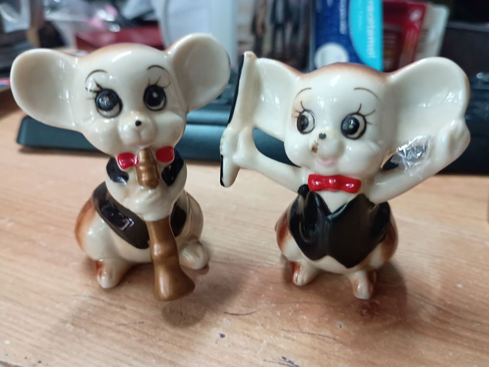 Lot 171: 2 Vintage figures