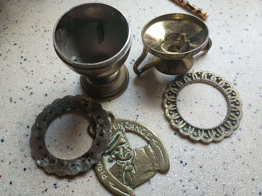 Lot 194: Brass lot