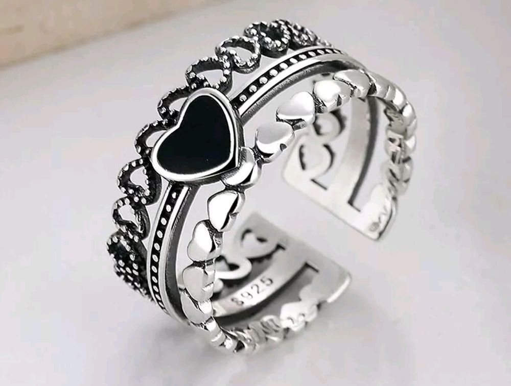 Lot 219: S925 ring