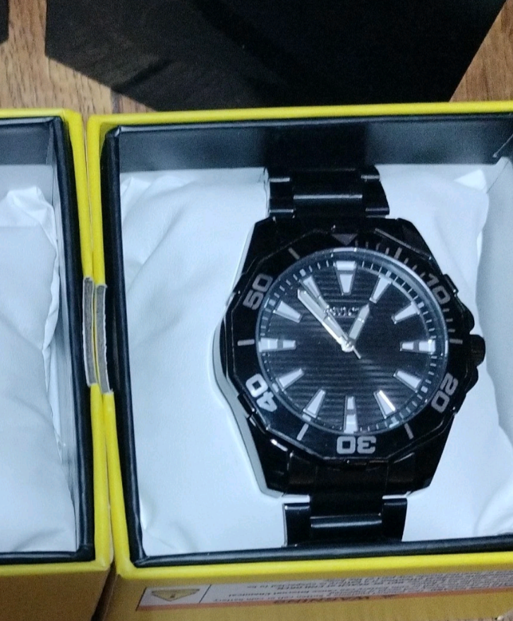Lot 233: Invicta boxed watch