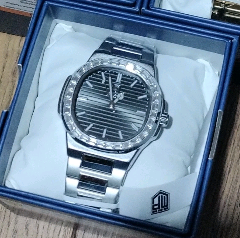 Lot 235: Invicta boxed watch