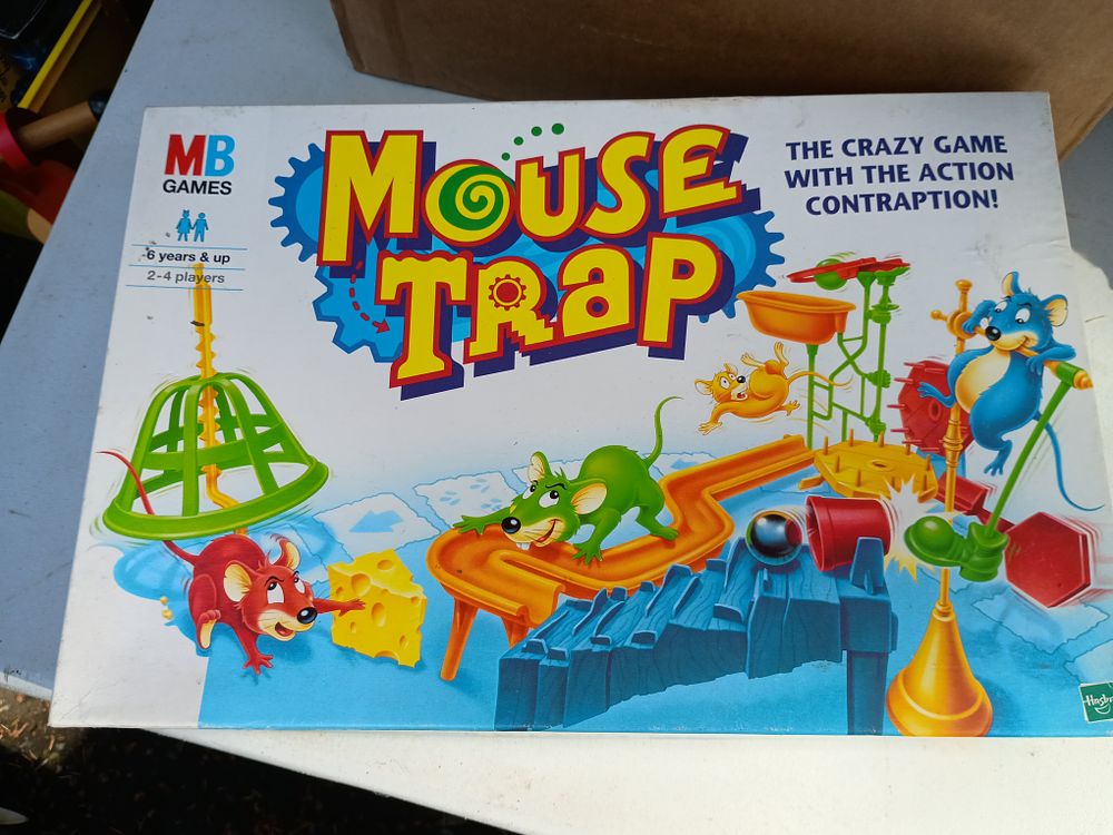 Lot 265: Mouse trapped board game