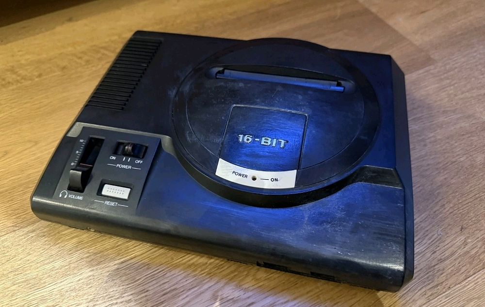 Lot 316: Sega mega drive console