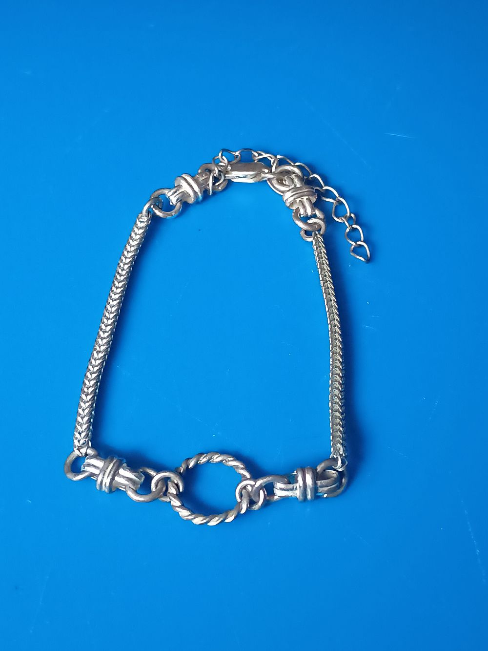 Lot 16: Small fitting bracelet