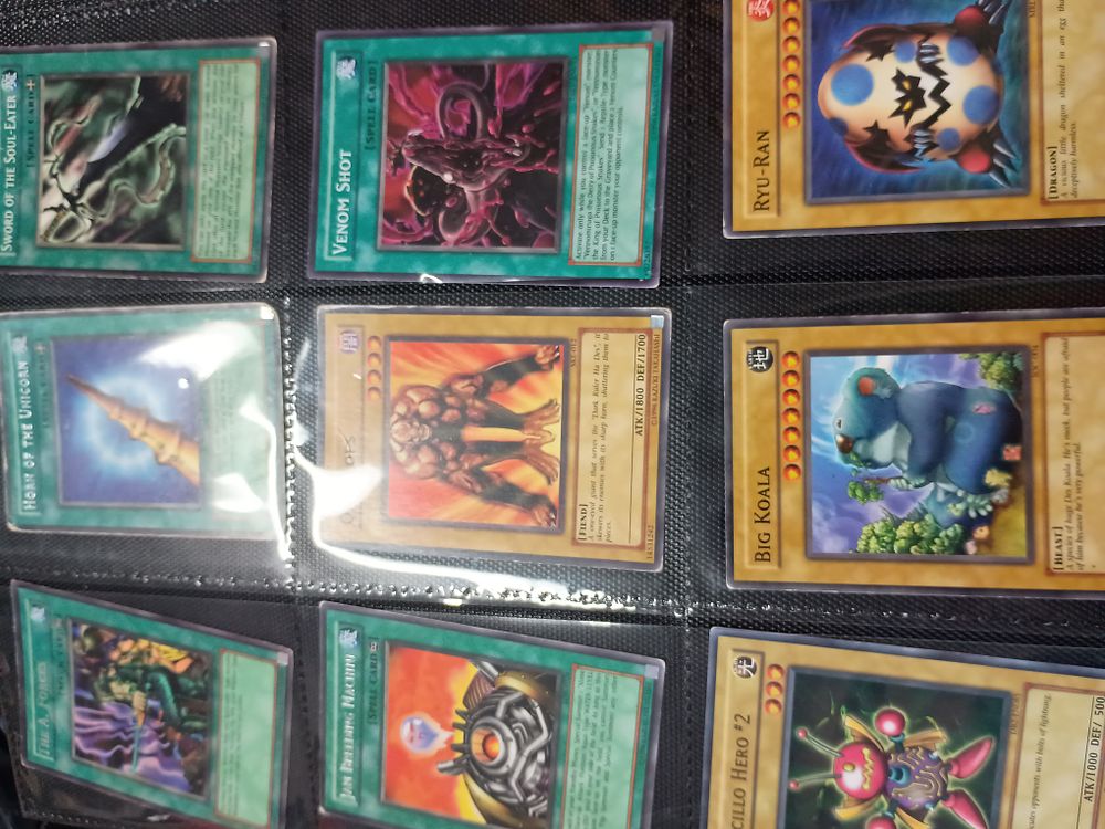 Lot 360: Bundle of yo gioh cards