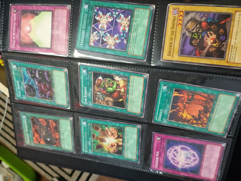 Lot 361: Bundle of yo gioh cards