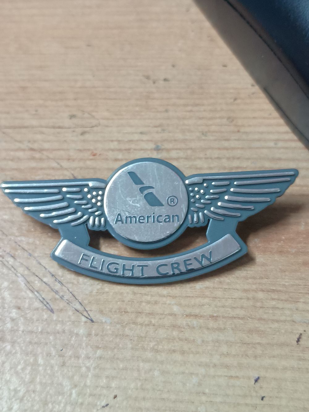 Lot 43: American flight crew badge
