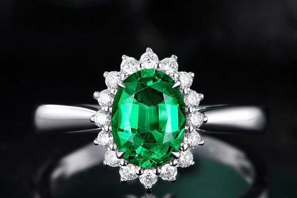 Lot 15: S925 ring