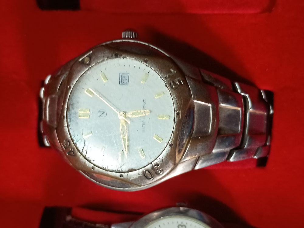 Lot 117: Heavy duty watch