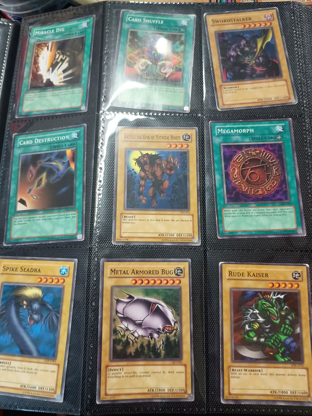 Lot 177: Bundle of yo gioh cards