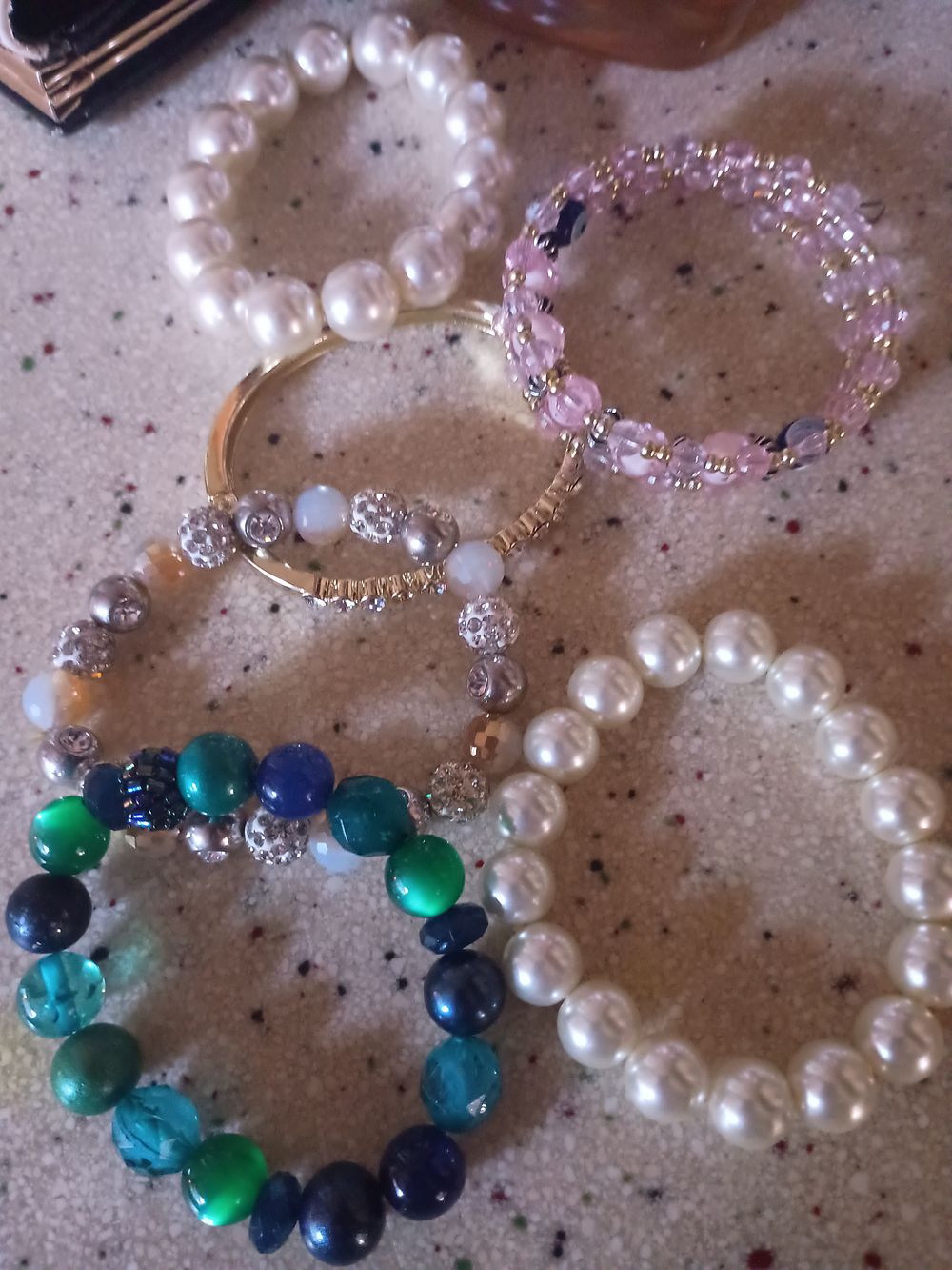 Lot 91: Collection of bangles