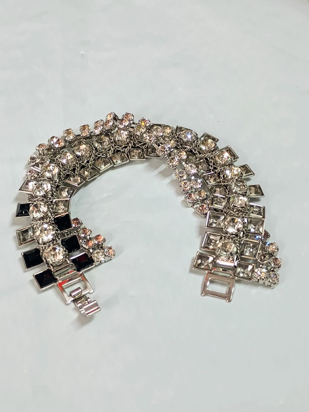 Lot 119: Stunning Multistone twist Bracelet