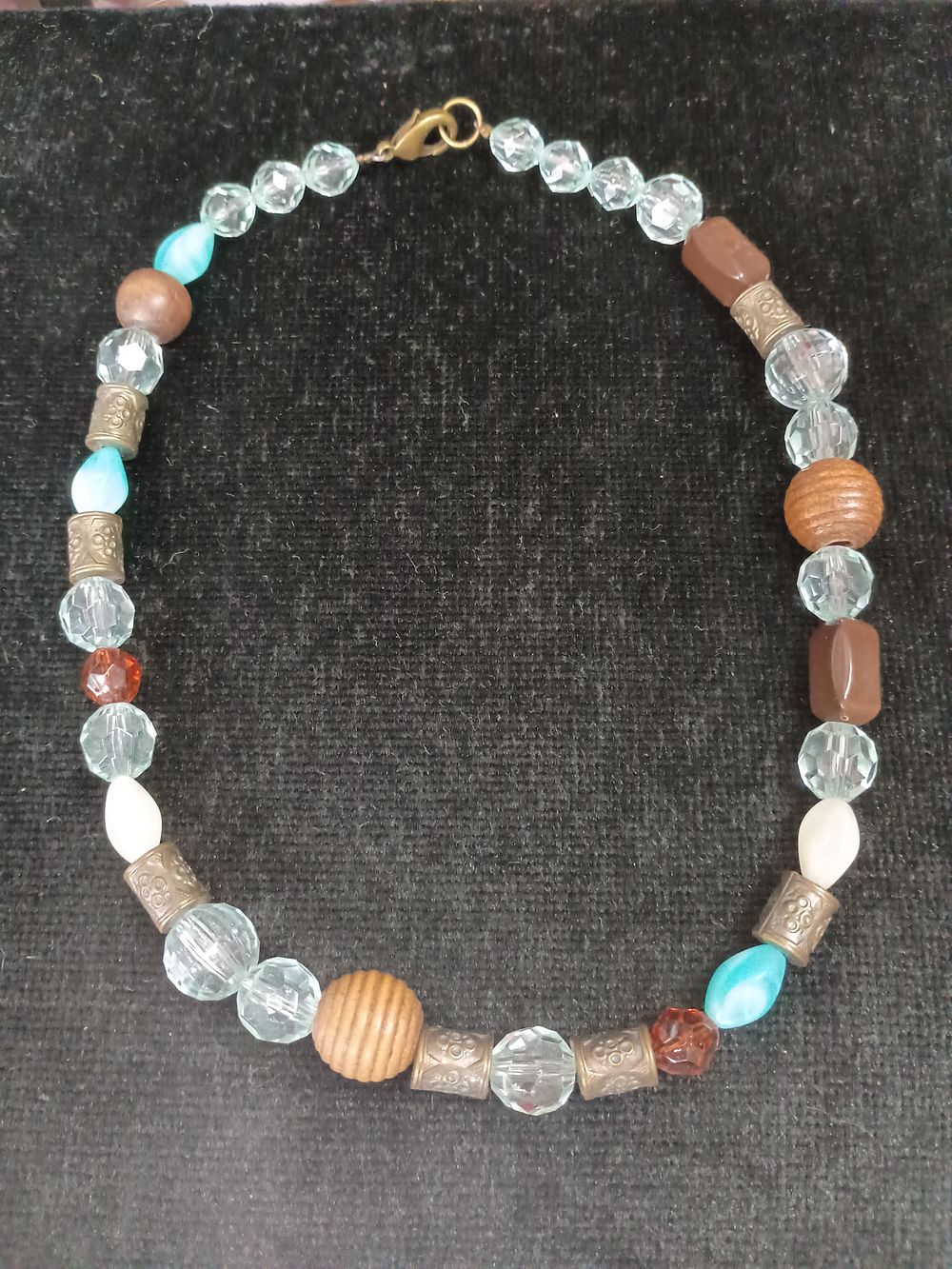 Lot 127: Beautifully detailed Necklace