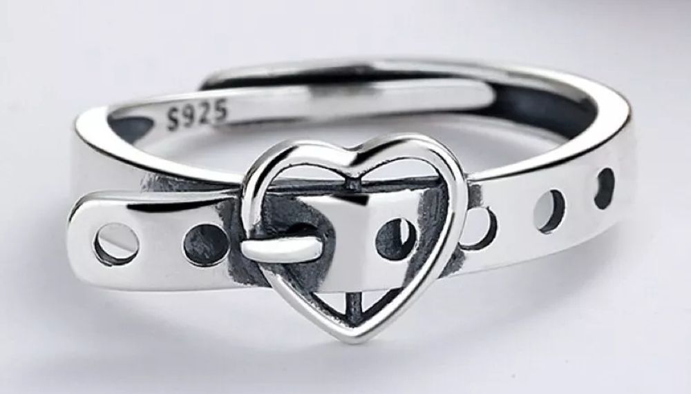 Lot 22: S925 belt ring