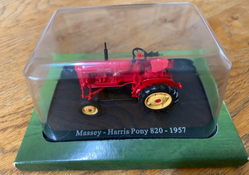 Lot 82: Boxed tractor