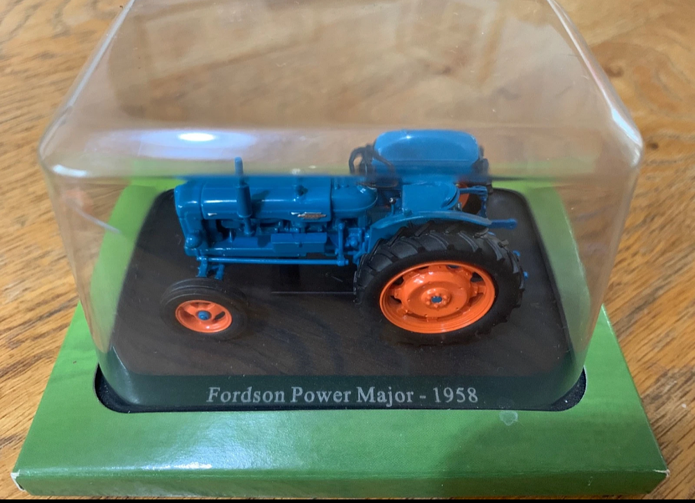 Lot 83: Boxed tractor