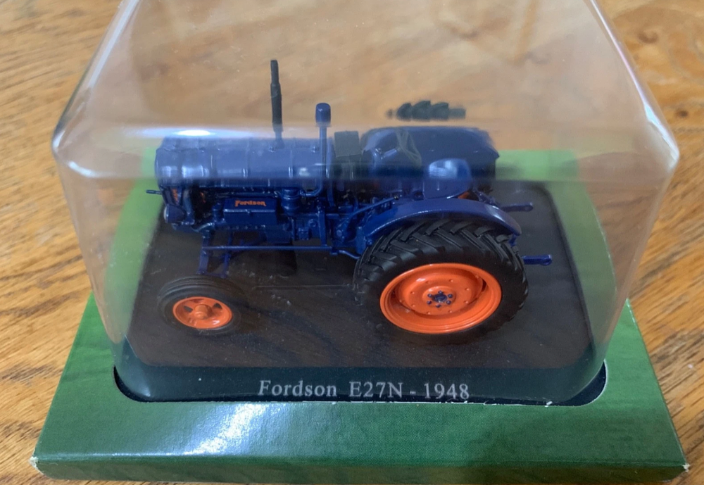 Lot 1z: Boxed tractor