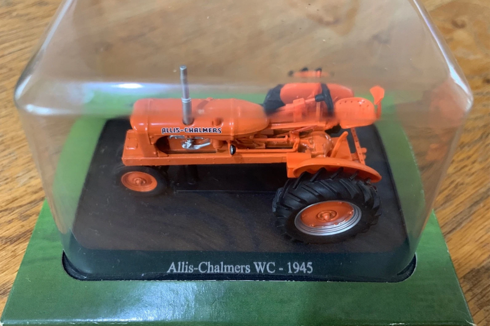 Lot 86: Boxed tractor