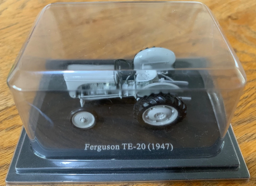 Lot 87: Boxed tractor
