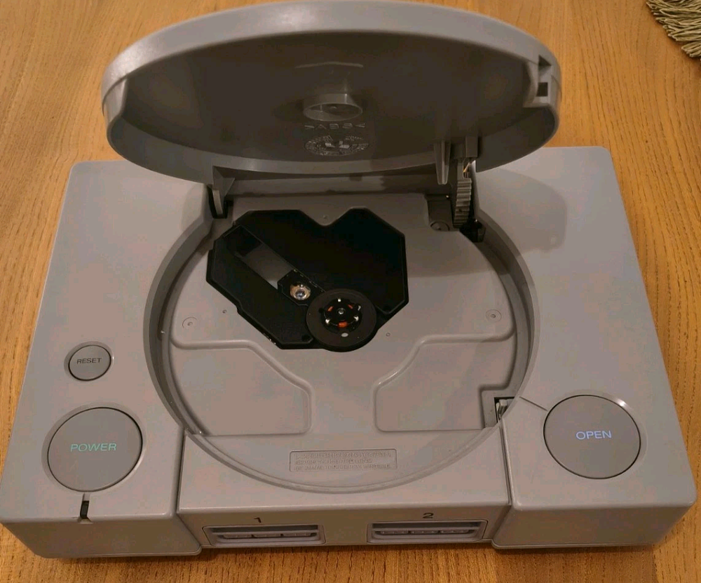Lot 11b: Playstation 1 console