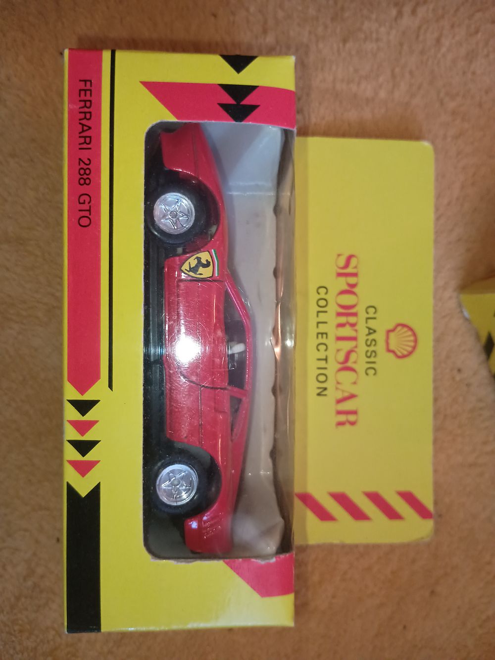 Lot 105: Box model Ferrari