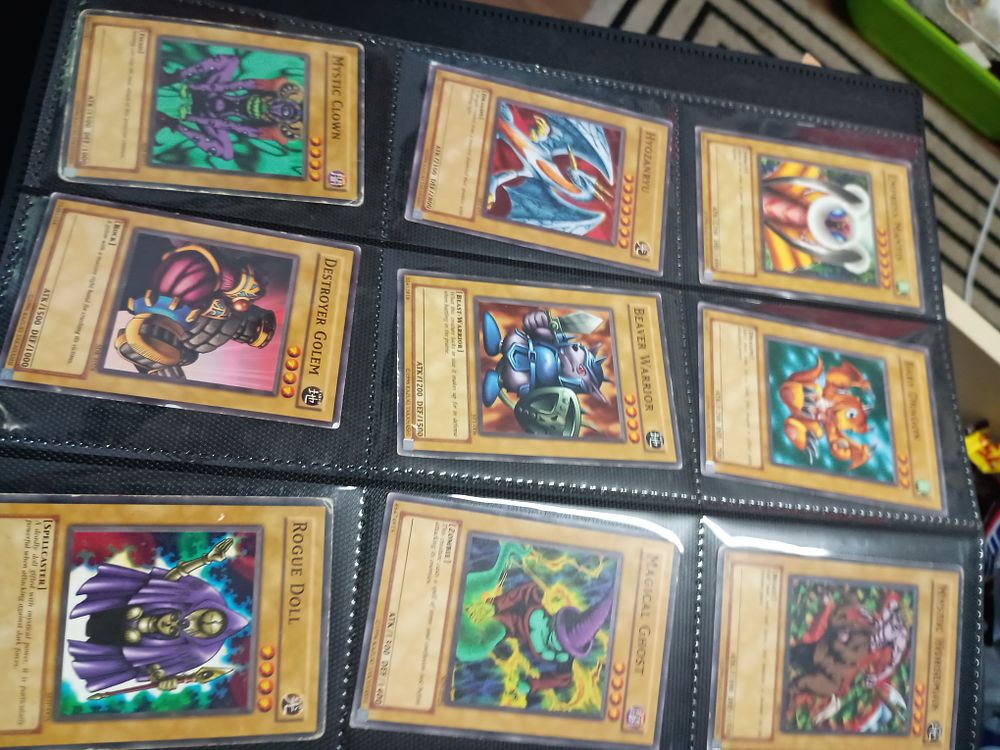 Lot 108: Bundle of yo gioh cards