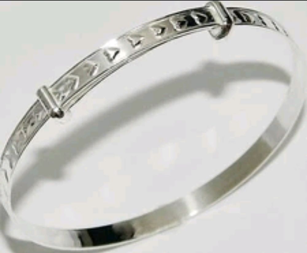 Lot 148: Sterling Silver Heart Expanding Baby Bangle -