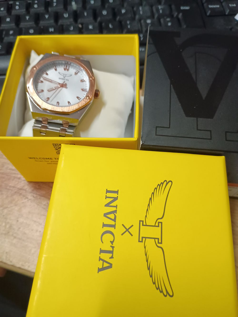 Lot 206: Boxed Invicta watch