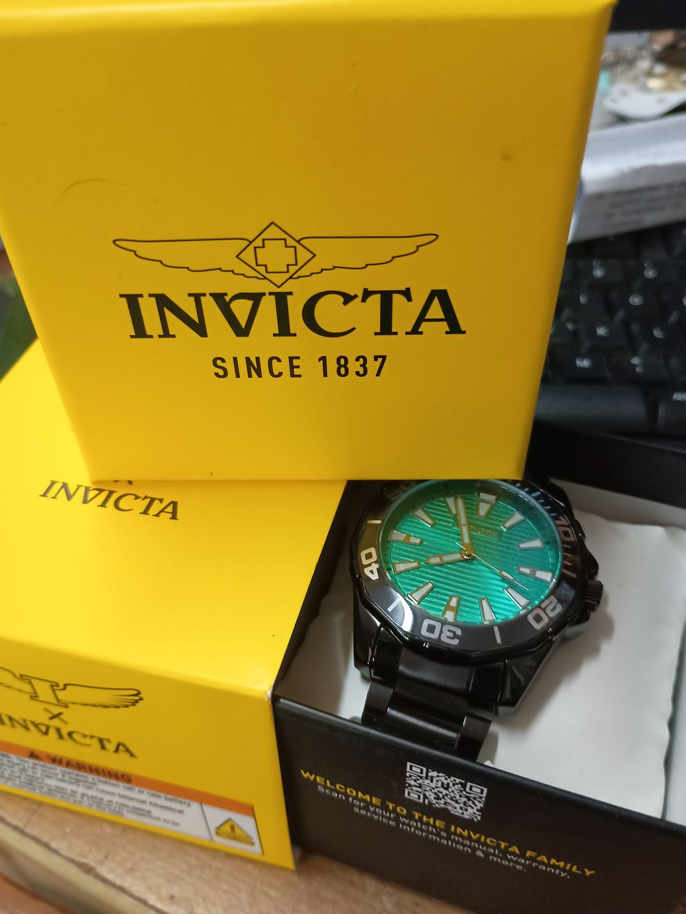 Lot 2t: Boxed new Invicta watch