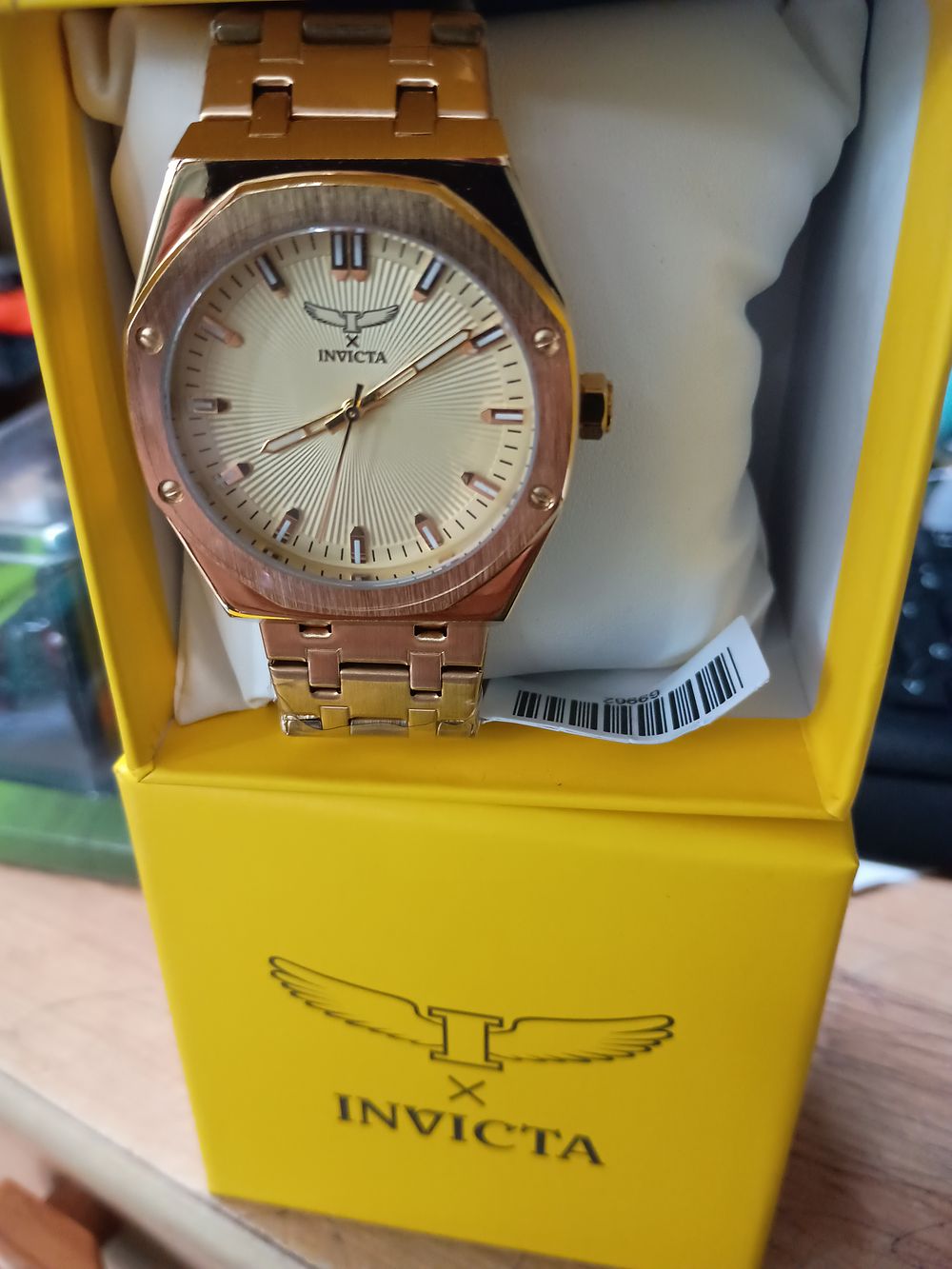 Lot 17h: Boxed Invicta watch