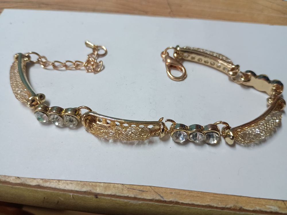 Lot 15b: Bangle