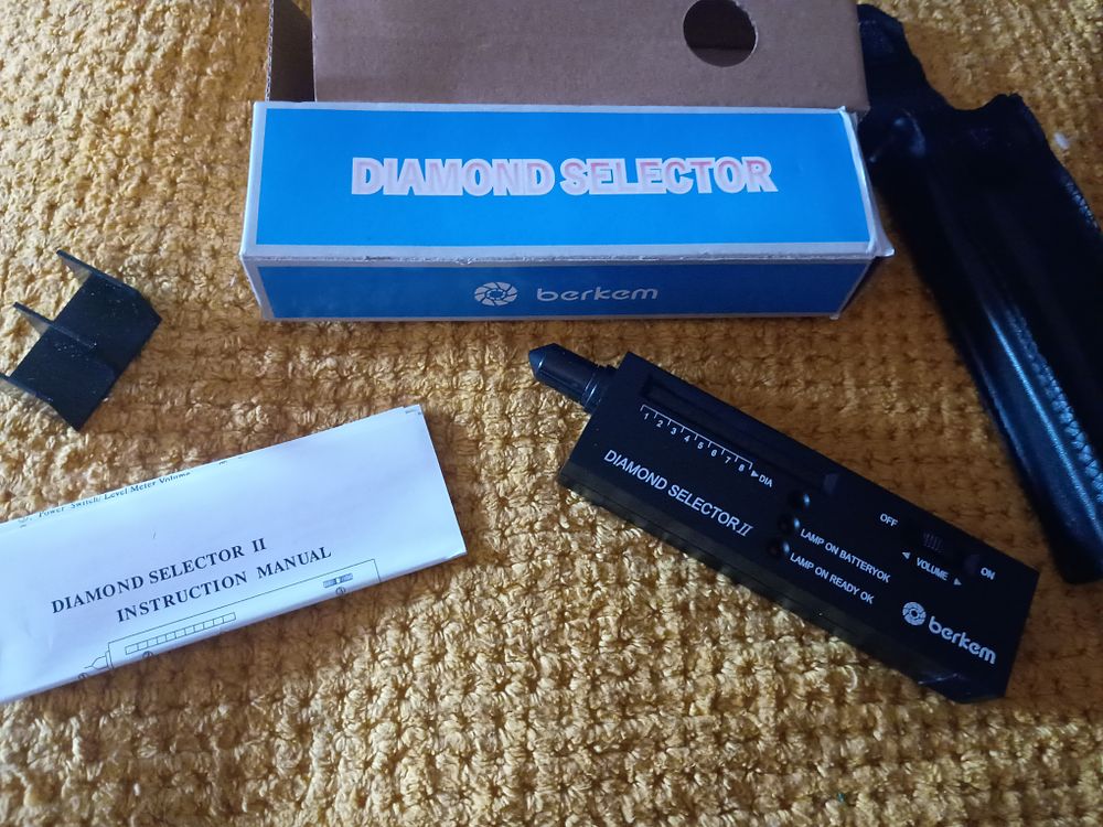Lot 264: Boxed diamond tester