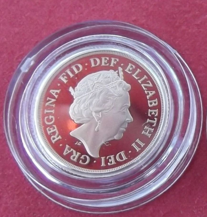 Lot 297: 22ct half sovereign