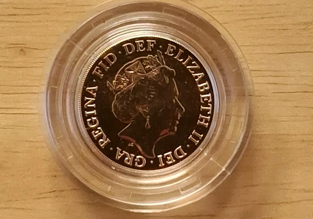 Lot 4: 22ct full sovereign gold
