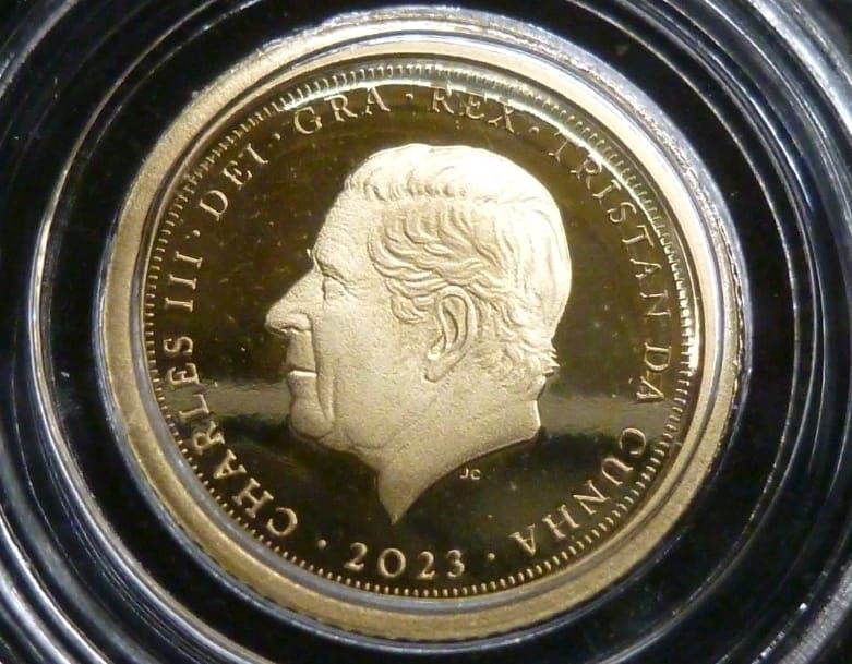 Lot 10: 9ct gold coin