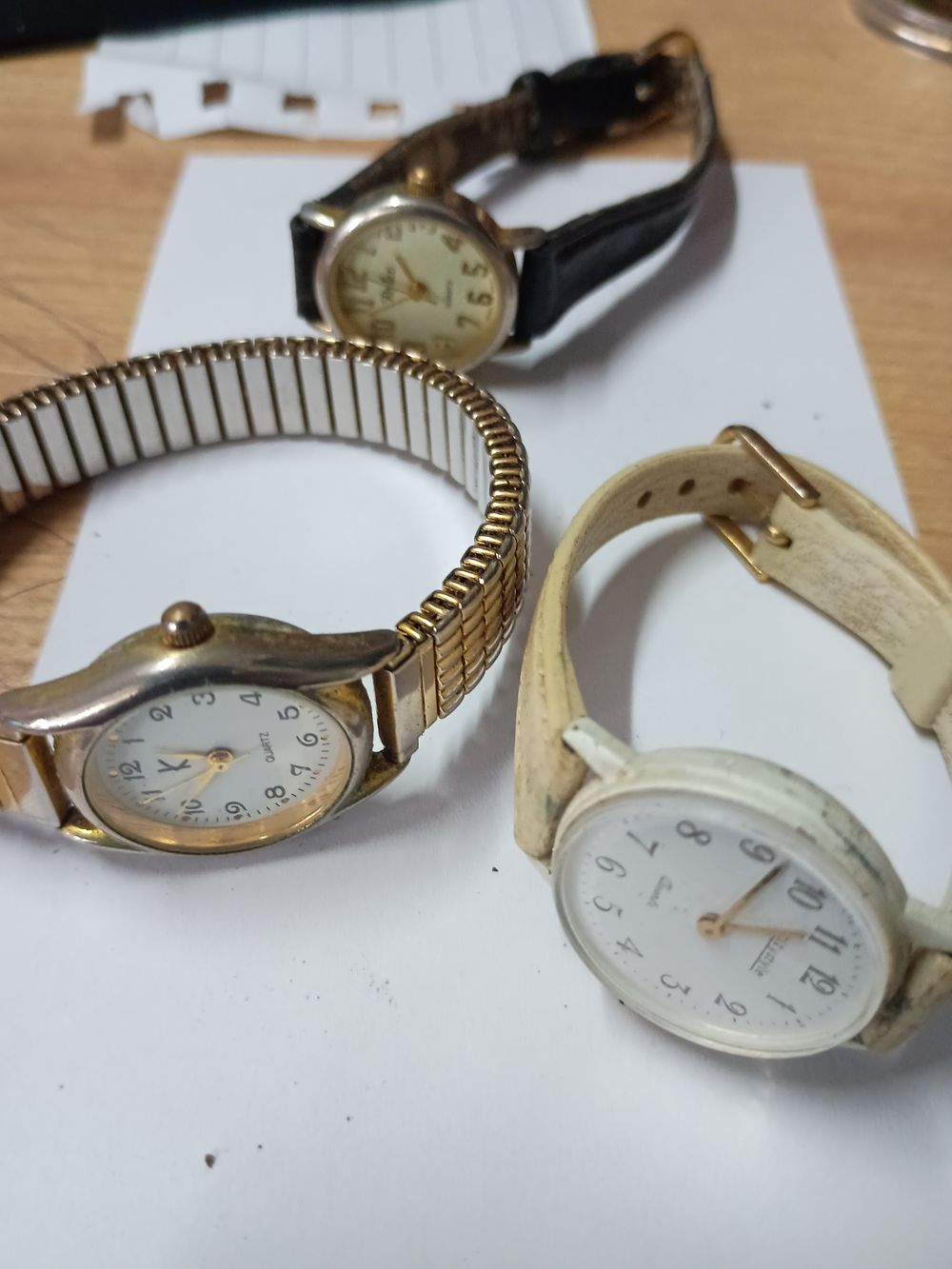 Lot 40: 3 ladies watches