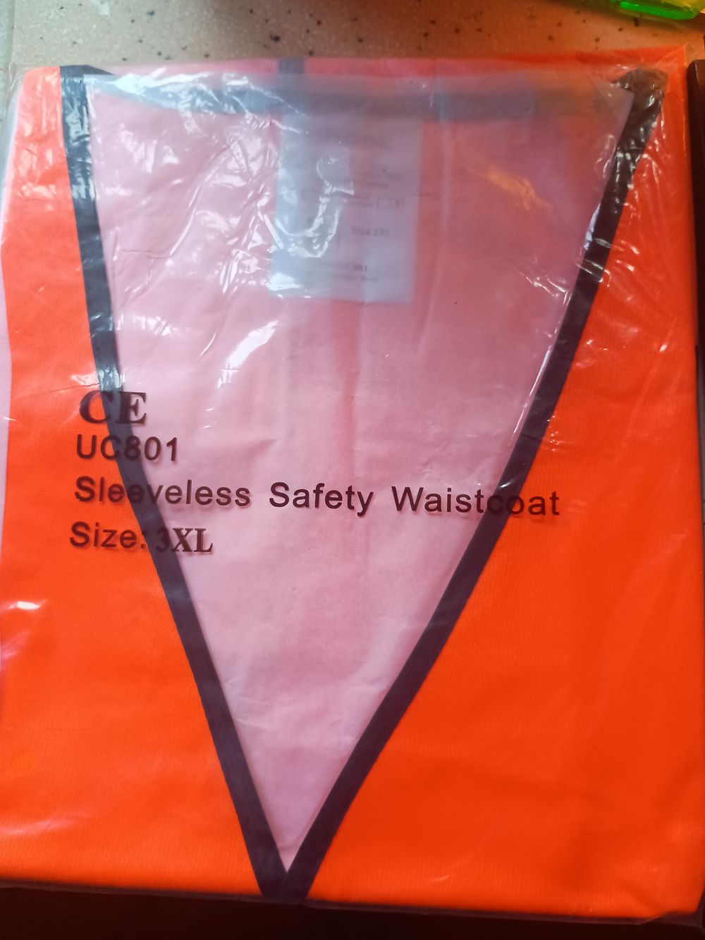 Lot 46: New 3xl high vise safety vest