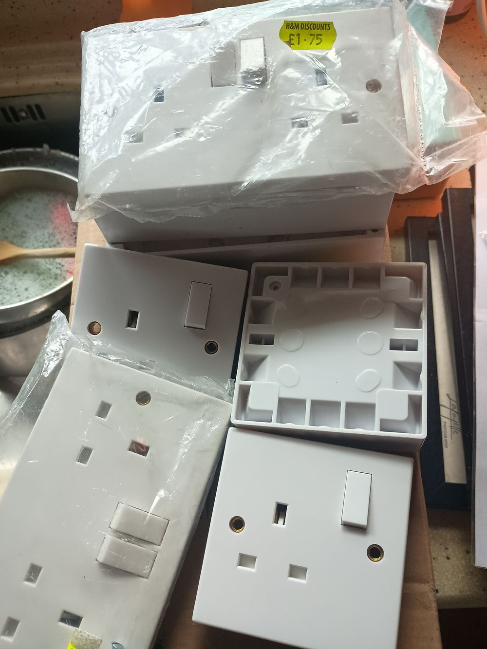 Lot 48: Lot of new plug sockets