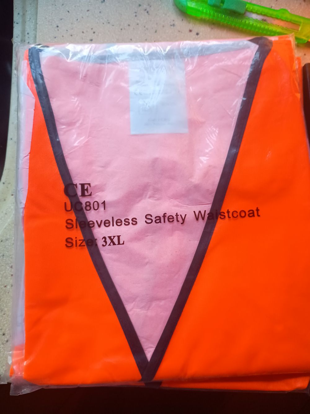 Lot 137: New 3xl high vise safety vest