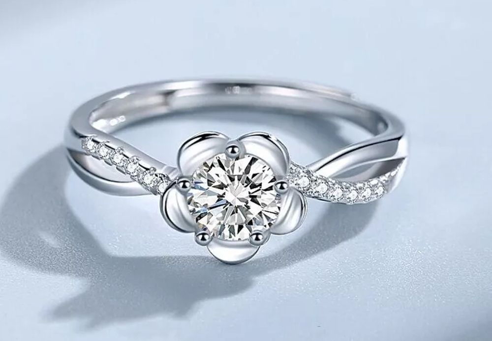 Lot 152: S925 ring