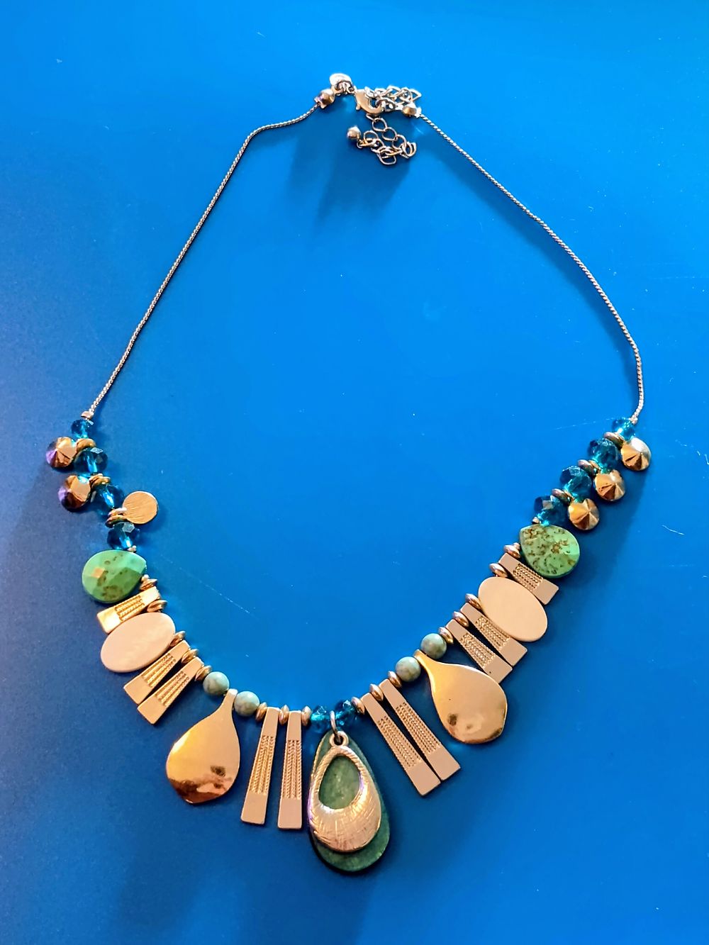 Lot 189: Ladies Multi pendant Necklace