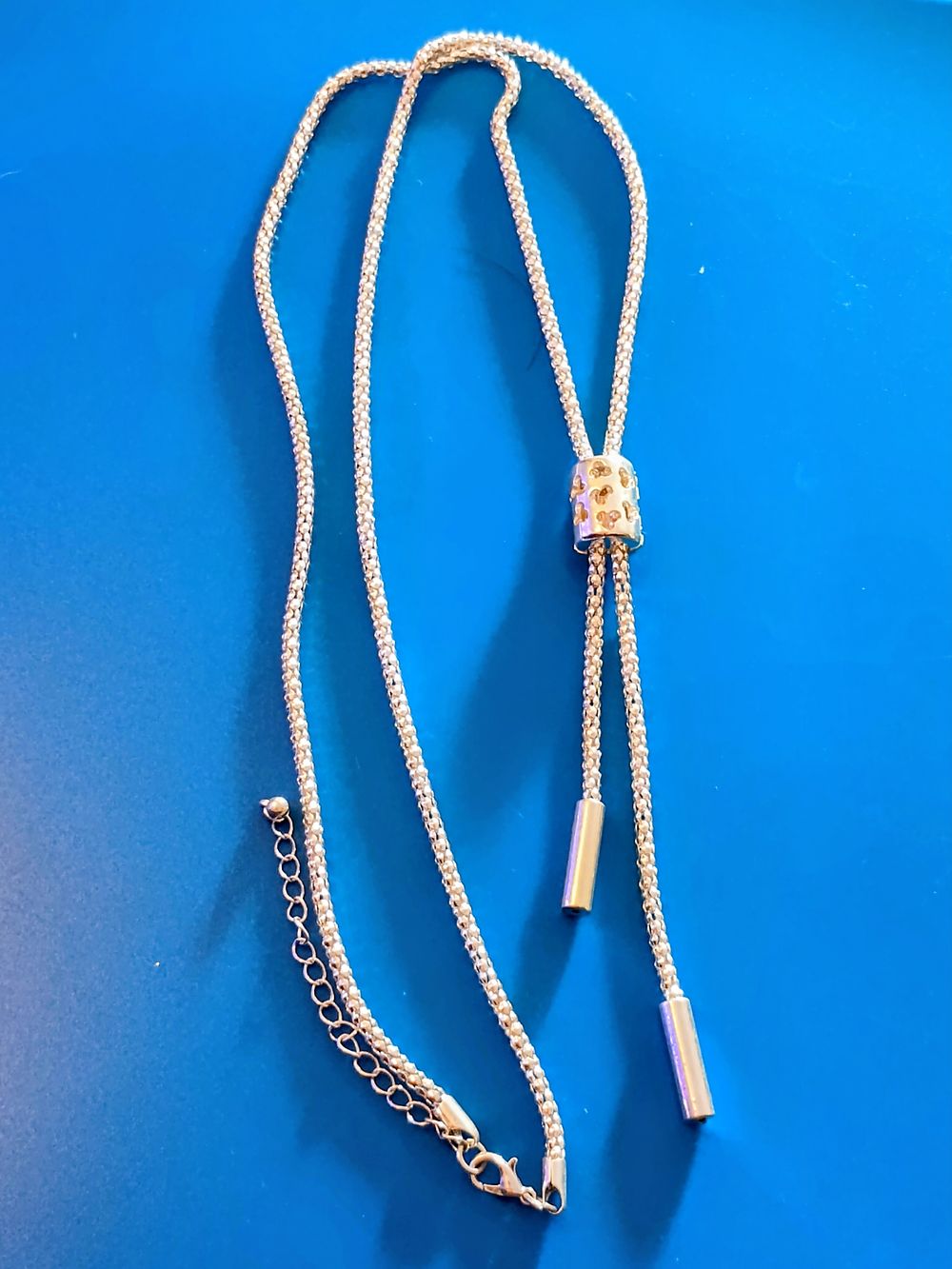 Lot 190: Long Detailed Necklace