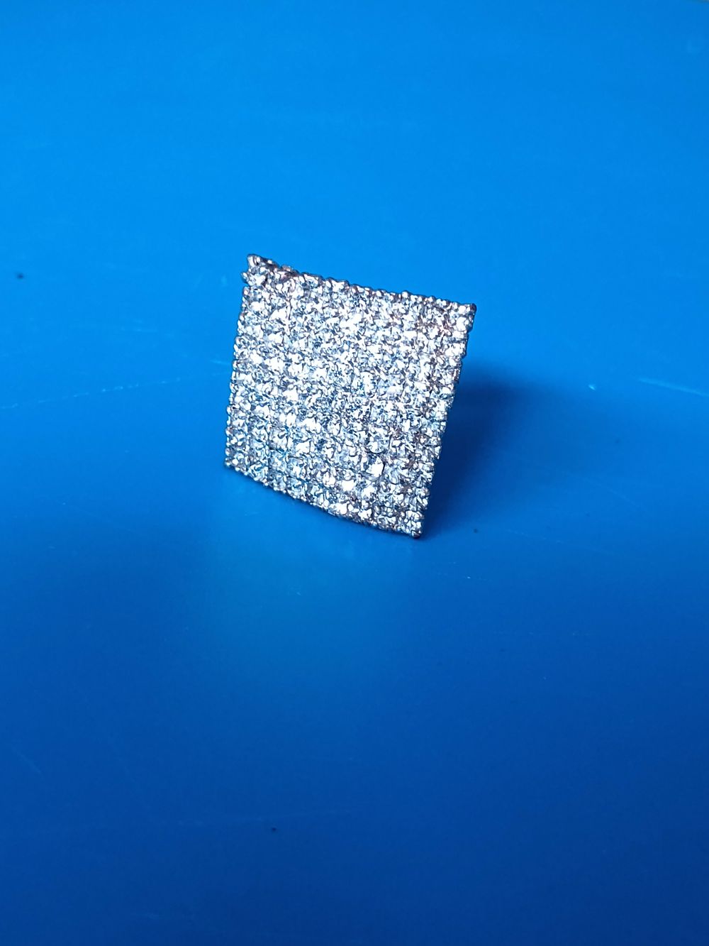 Lot 198: Multi Diamante Ring