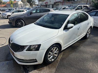 סקודה אוקטביה מודל 2018. יד שנייה
נפח מנוע: 1,395 סמ"ק, מפתח: יש.