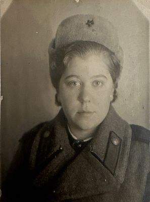 Чистякова Надежда Михайловна 1923 сержант 6 полк ВНОС 1 Корпус ПВО. 7х9см.