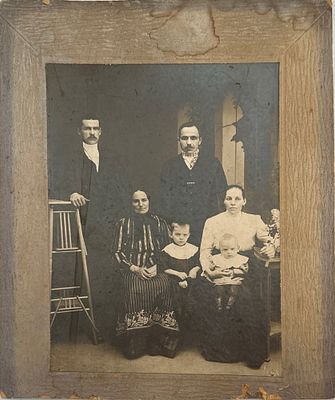 Фотография семейная 1920 г. 17х21см.