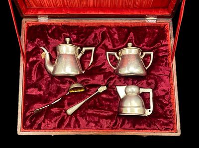 СЕРЕБРО 84 проба! ХЛЕБНИКОВ! ВЕЛИКОЛЕПНЫЙ ЧАЙНЫЙ СЕРВИЗ МОДЕРН! 5 ПРЕДМЕТОВ В ФУТЛЯРЕ! 960 гр!. С 