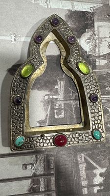 Оклад серебро каменья. Вес 119 грамм. 
13х8.5 см. 
серебро по реактиву.