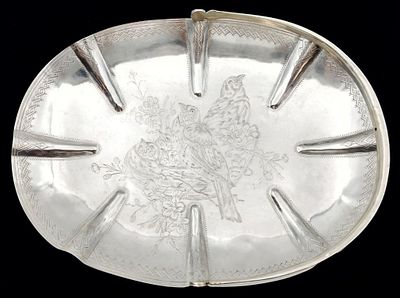 СЕРЕБРО 84 пр! XIX в! РЕДКАЯ СУХАРНИЦА С ИЗУМИТЕЛЬНЫМ ШТИХЕЛЬНЫМ ИЗОБРАЖЕНИЕМ ПТИЦ! 391 гр. СЕРЕБ 