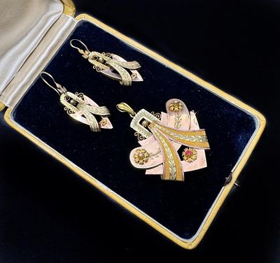 ЗОЛОТО 56 /585 пр! МОДЕРН! ВОСХИТИТЕЛЬНЫЙ КРУПНЫЙ ГАРНИТУР: СЕРЬГИ И КУЛОН -БРОШЬ! 14 гр! В ФУТЛЯРЕ!